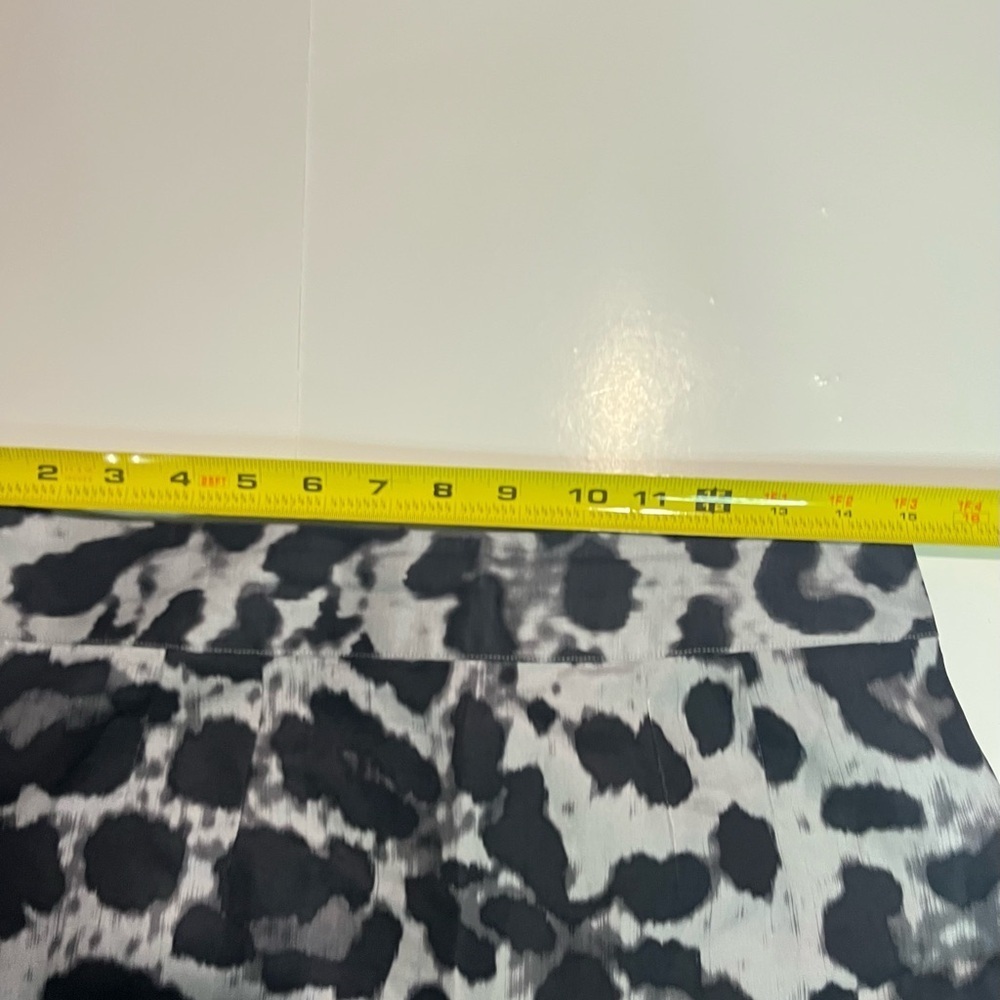 Banana Republic Monochrome Animal Print Pencil Skirt - Picture 4 of 8